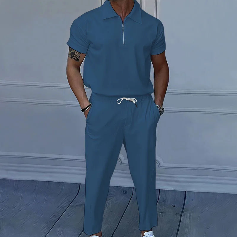 Todelt Sommeroutfit til Herre med Polo og Bukser