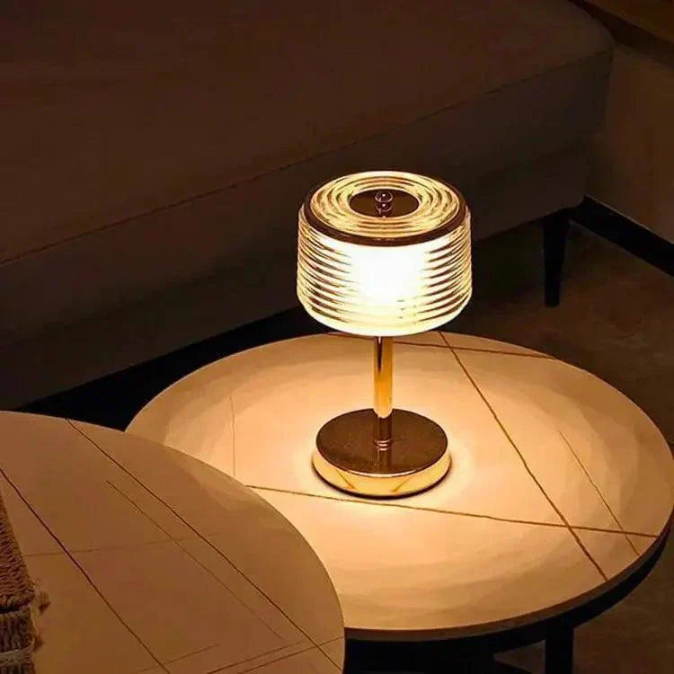 Guld Ringformet Bordlampe med Justerbare Lysnuancer