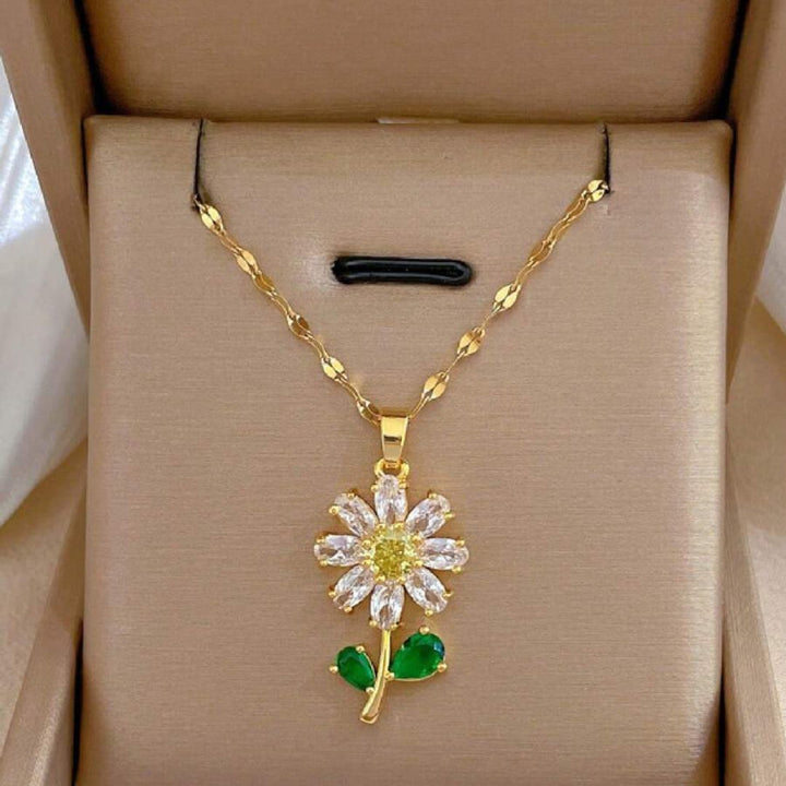 Guldfarvet Smykkesaet med Zirkonia Elegant Halskaede og Oereringe