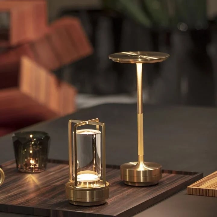 Trådløs Aluminium Bordlampe med Dæmpbar Lysstyrke og Vandtæt Design