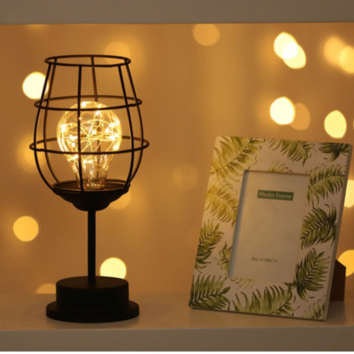 Moderne Sort Bordlampe med Stofskærm og Metalbase