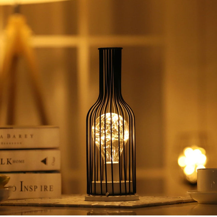 Moderne Sort Bordlampe med Stofskærm og Metalbase