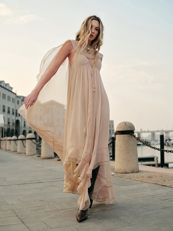 Seraphina | Kvinders Chiffon Lagdelt Maxi Kjole med Cape Ærmer