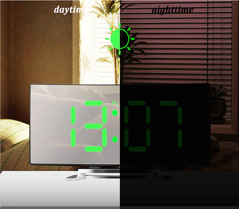 Buet LED Digitalur med Justerbar Lysstyrke og Stort Display