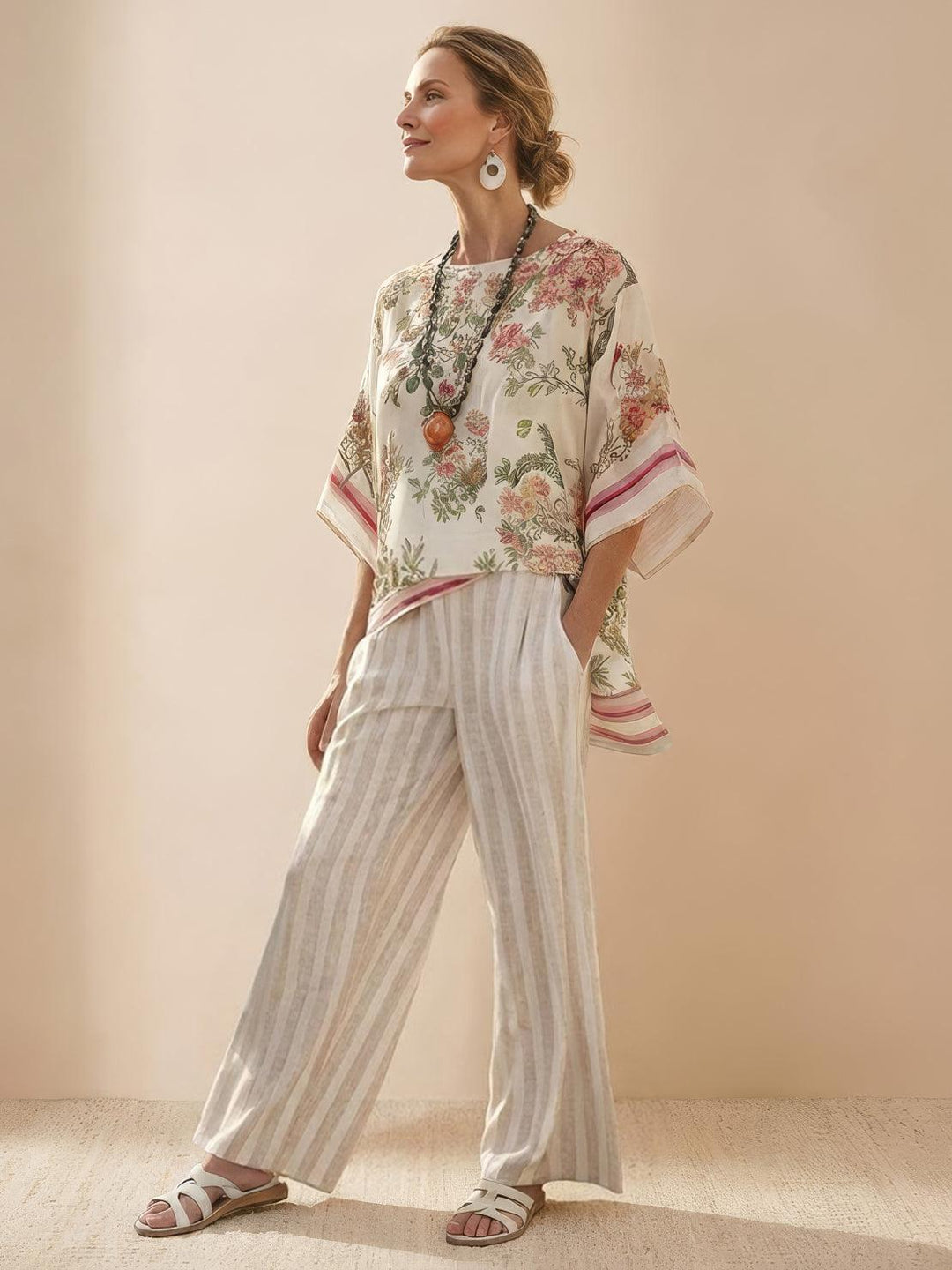 Paloma | Kvinders afslappede stribede bukser med bred ben og t-shirt to-delt sæt