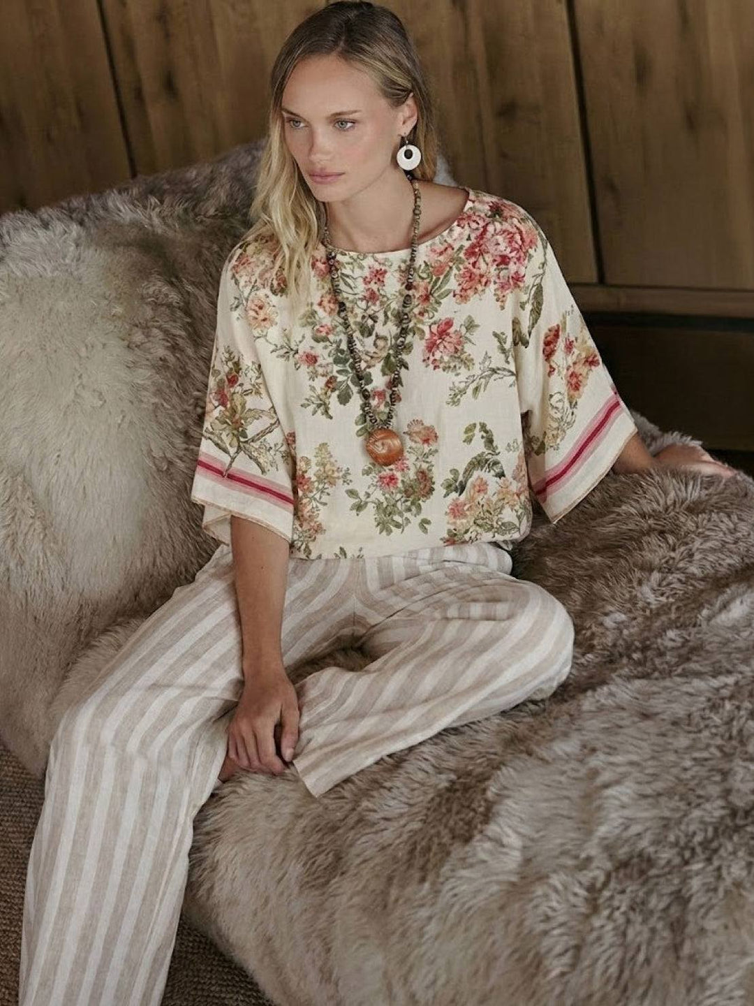 Paloma | Kvinders afslappede stribede bukser med bred ben og t-shirt to-delt sæt