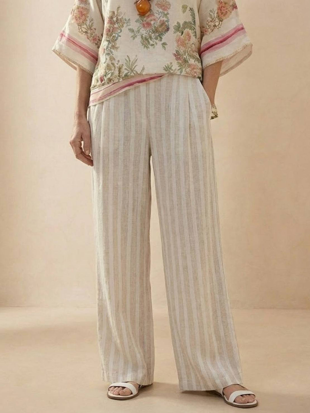 Paloma | Kvinders afslappede stribede bukser med bred ben og t-shirt to-delt sæt