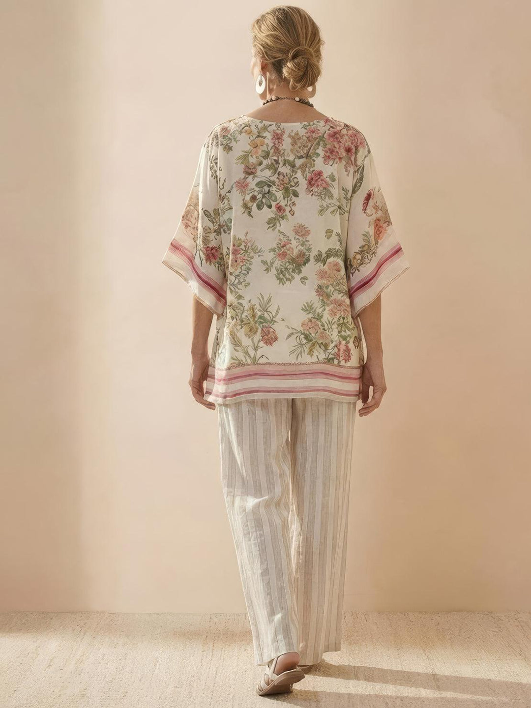 Paloma | Kvinders Casual Stribede Bukser med Bred Ben og T-shirt To-delt Sæt