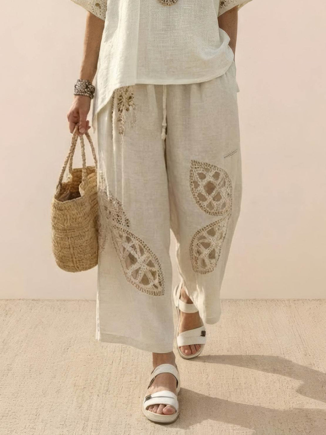 Paloma | Kvinders afslappede stribede bukser med bred ben og t-shirt to-delt sæt