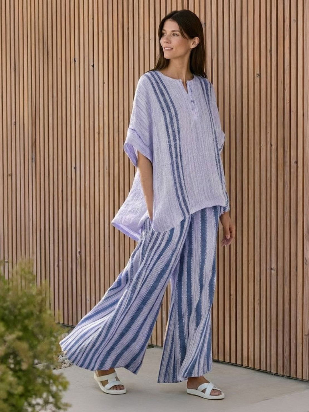 Paloma | Kvinders afslappede stribede bukser med bred ben og t-shirt to-delt sæt