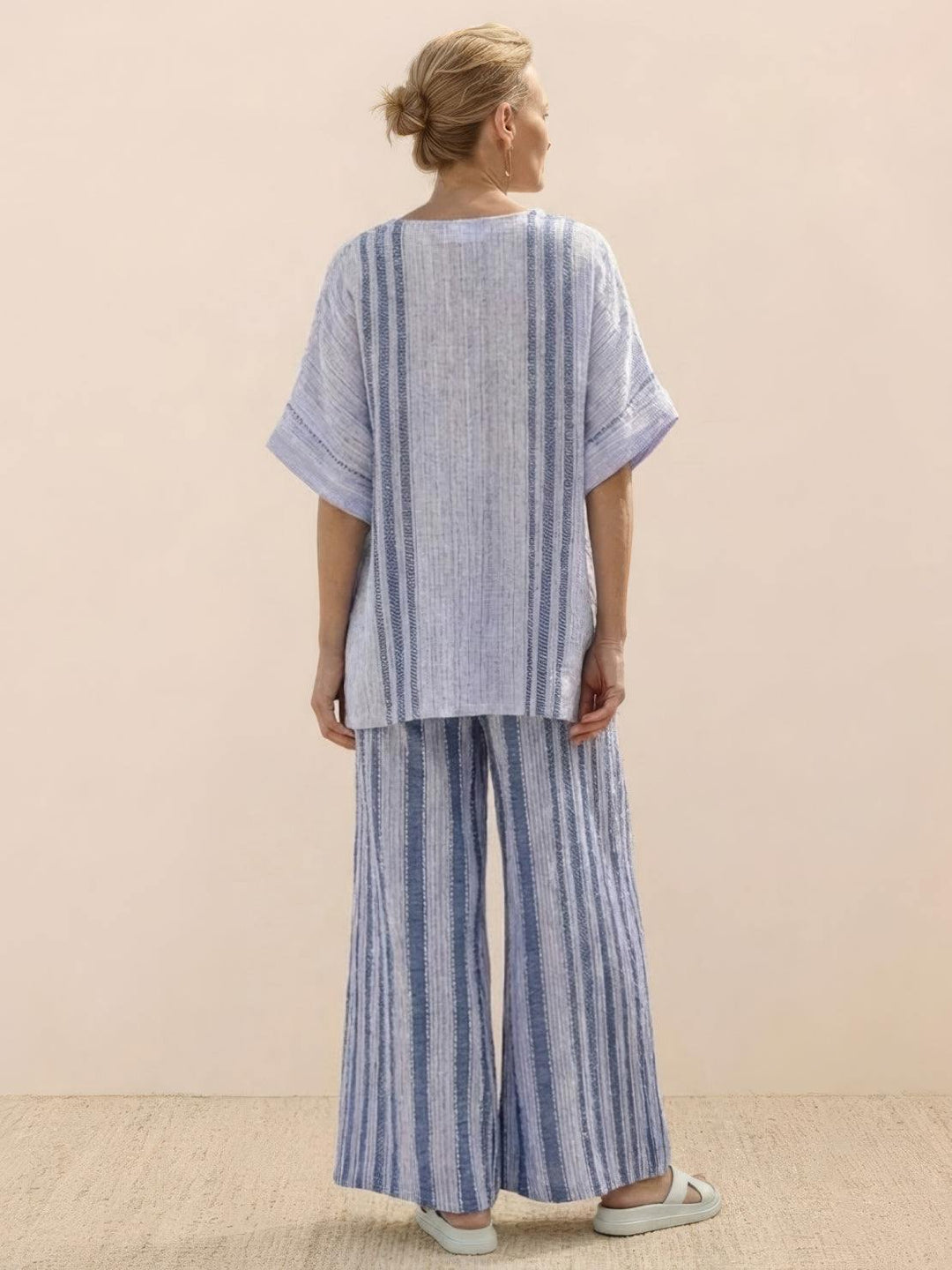 Paloma | Kvinders afslappede stribede bukser med bred ben og t-shirt to-delt sæt