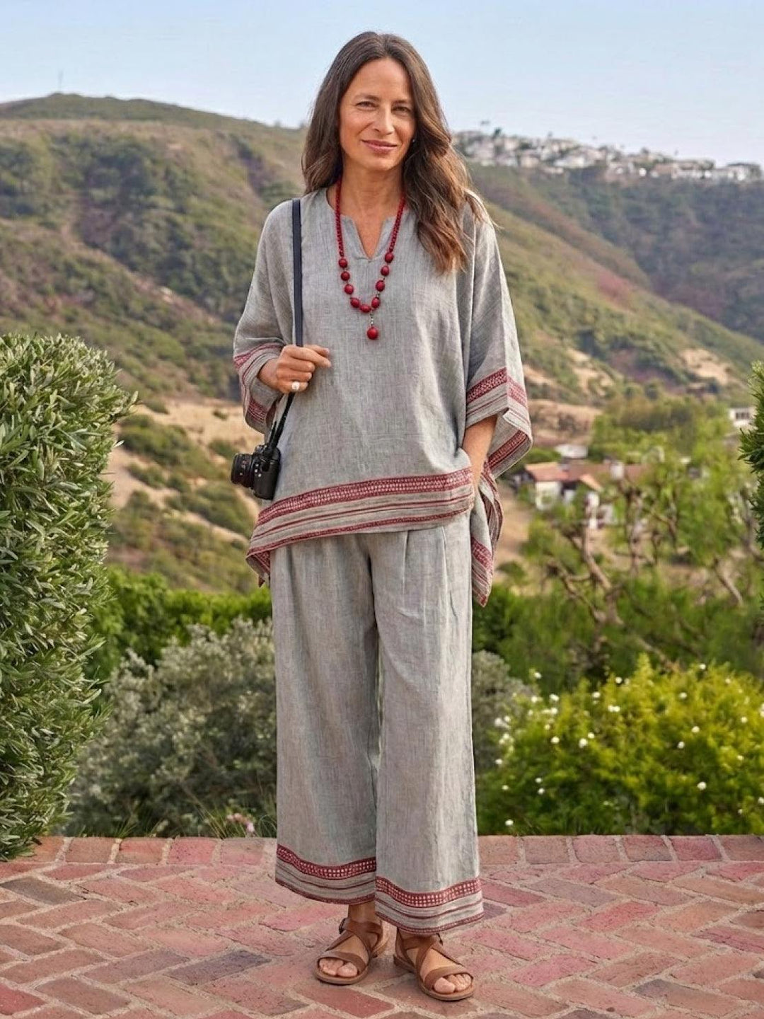 Paloma | Kvinders afslappede stribede bukser med bred ben og t-shirt to-delt sæt