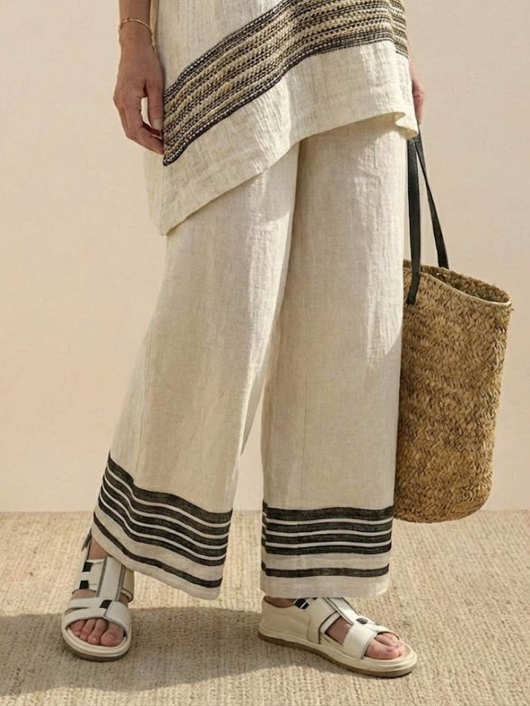 Paloma | Kvinders afslappede stribede bukser med bred ben og t-shirt to-delt sæt