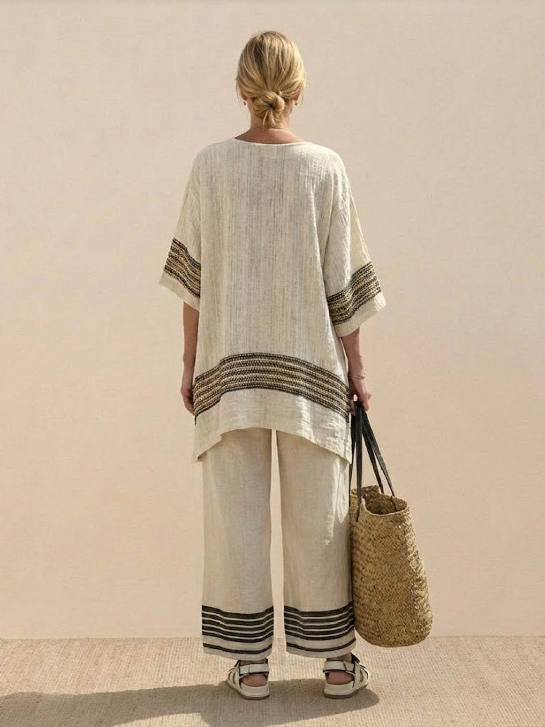 Paloma | Kvinders afslappede stribede bukser med bred ben og t-shirt to-delt sæt