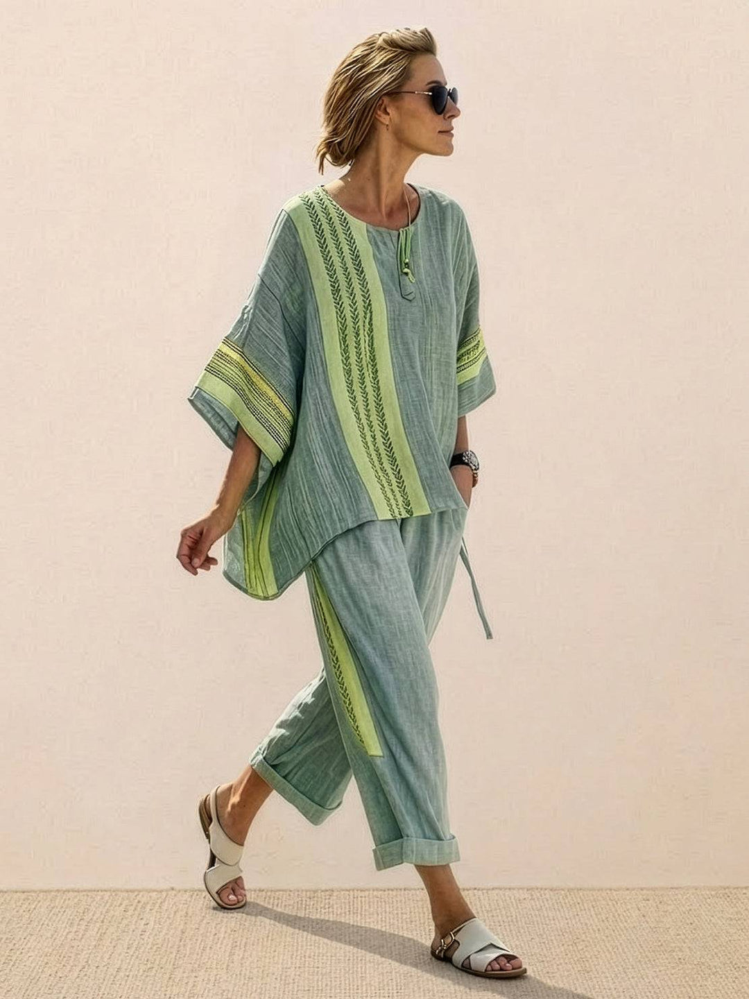 Paloma | Kvinders afslappede stribede bukser med bred ben og t-shirt to-delt sæt