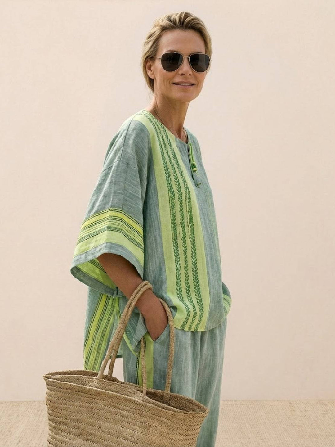 Paloma | Kvinders Casual Stribede Bukser med Bred Ben og T-shirt To-delt Sæt