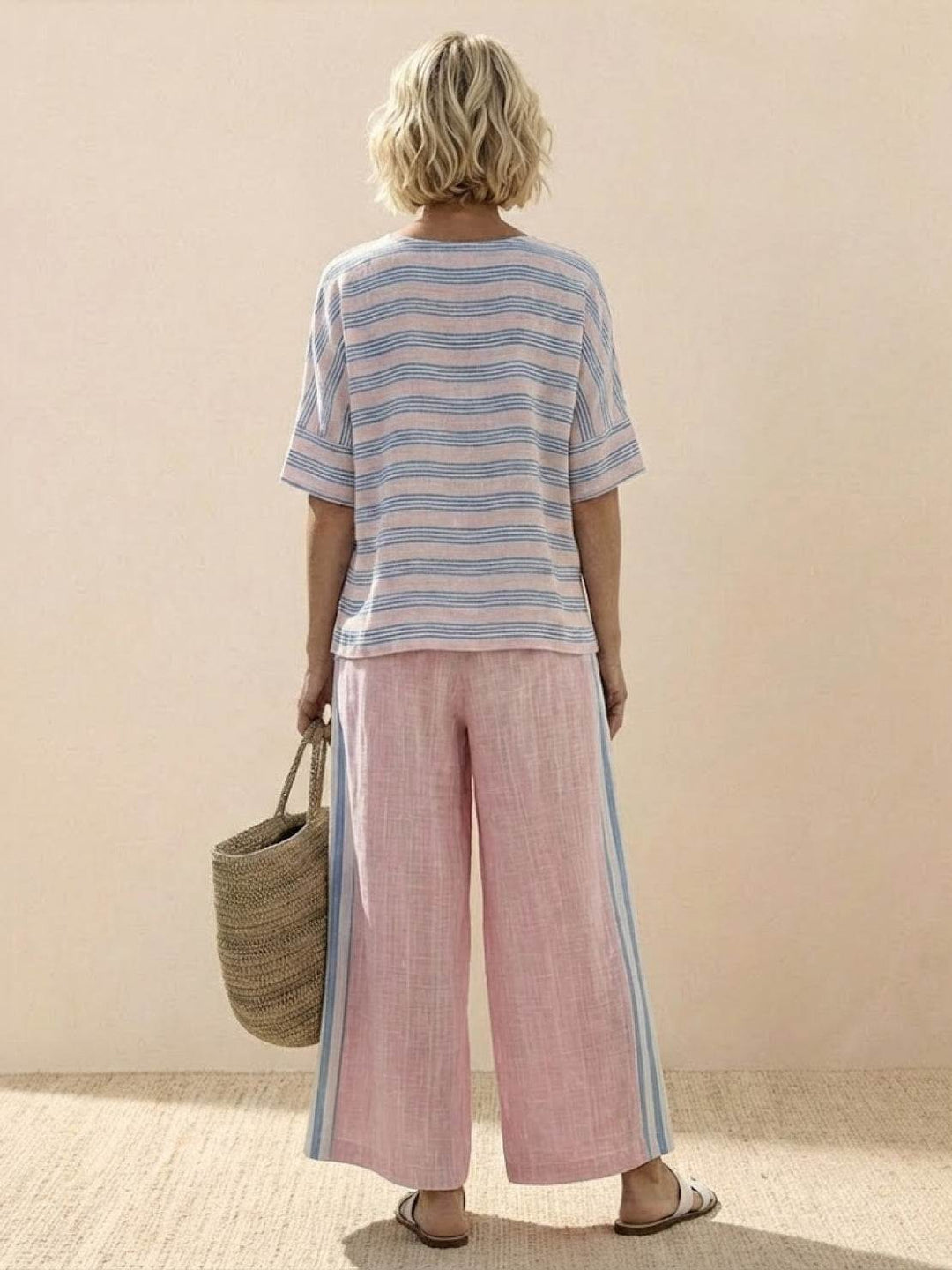 Paloma | Kvinders Casual Stribede Bukser med Bred Ben og T-shirt To-delt Sæt