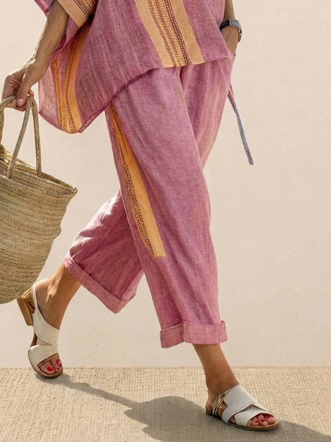 Paloma | Kvinders afslappede stribede bukser med bred ben og t-shirt to-delt sæt