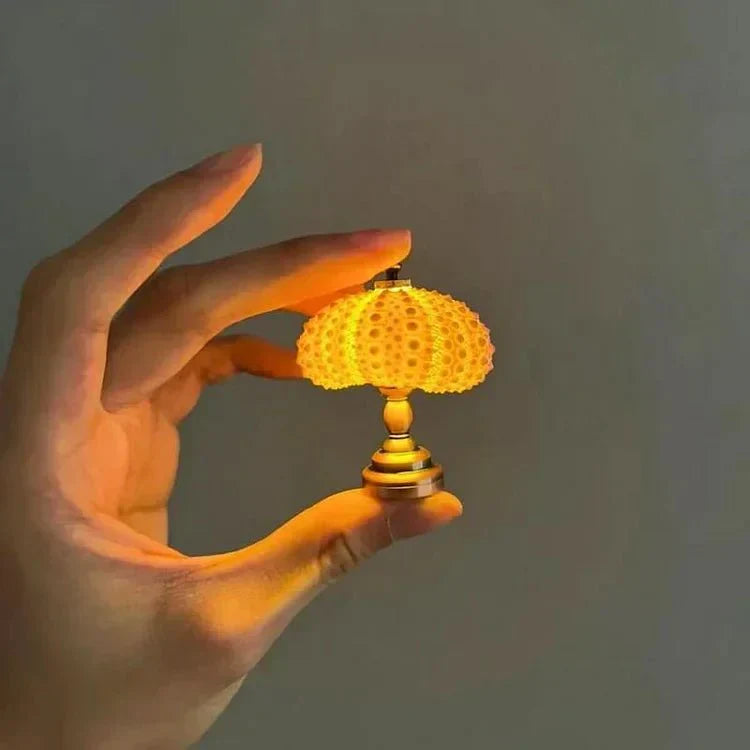 Mini Søpindsvin Bordlampe med Forgyldt Metalbase