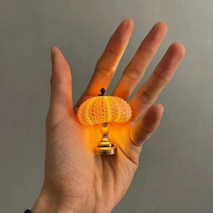 Mini Søpindsvin Bordlampe med Forgyldt Metalbase