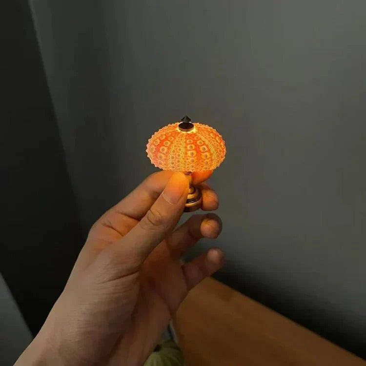 Mini Søpindsvin Bordlampe med Forgyldt Metalbase