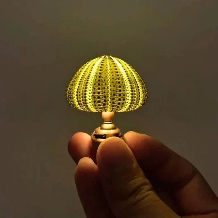 Mini Søpindsvin Bordlampe med Forgyldt Metalbase