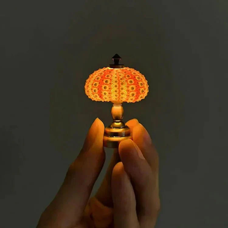 Mini Søpindsvin Bordlampe med Forgyldt Metalbase