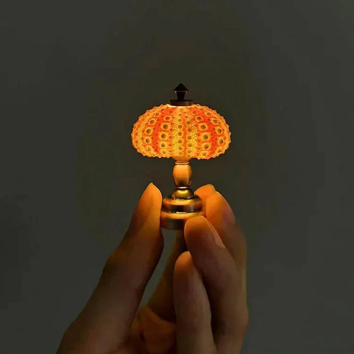 Mini Søpindsvin Bordlampe med Forgyldt Metalbase
