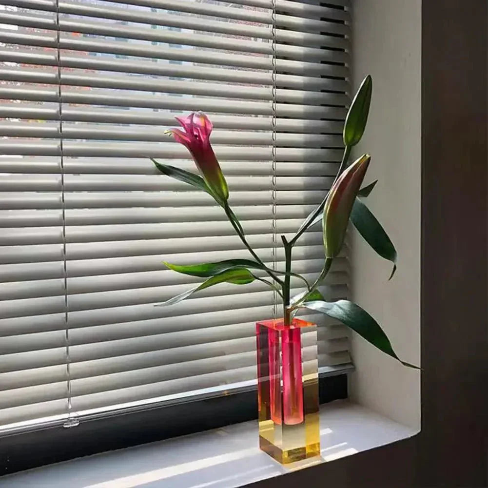 Moderne Kvadrat Vase i Akryl med Krystal Effekt
