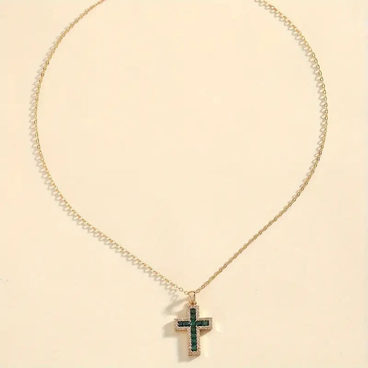 Solene Emerald Cross Pendant Guld Halskæde