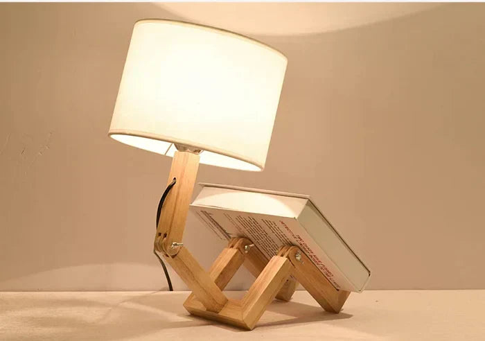 Træbordlampe med Indbygget Bogholder – Moderne Design