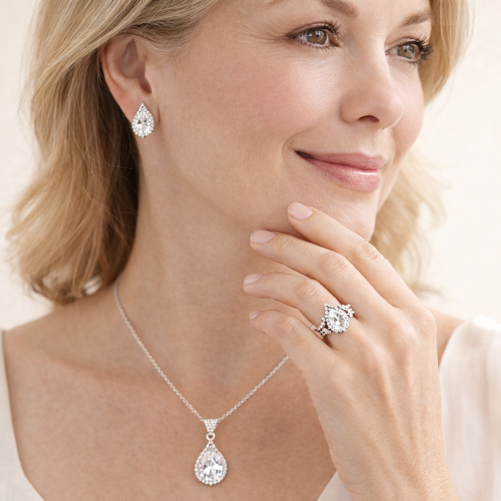 Draabeformet Zirkonia Smykkesaet i Soelv Elegant Halskaede Ring og Oereringe