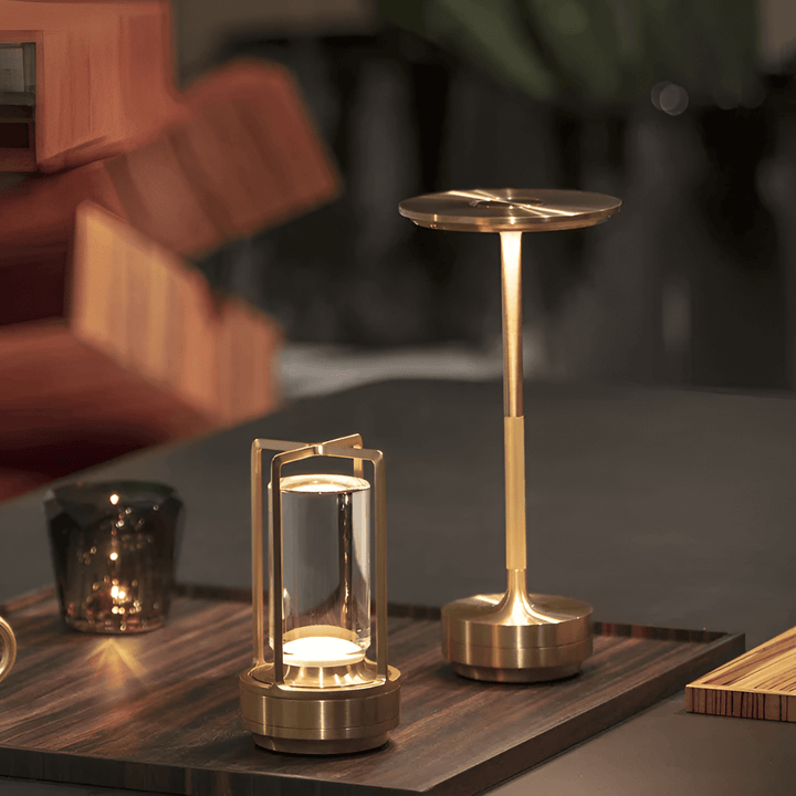 Genopladelig Trådløs LED Bordlampe med Metalfinish og Berøringskontrol