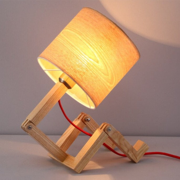 Moderne Bordlampe i Træ med Linned Skærm