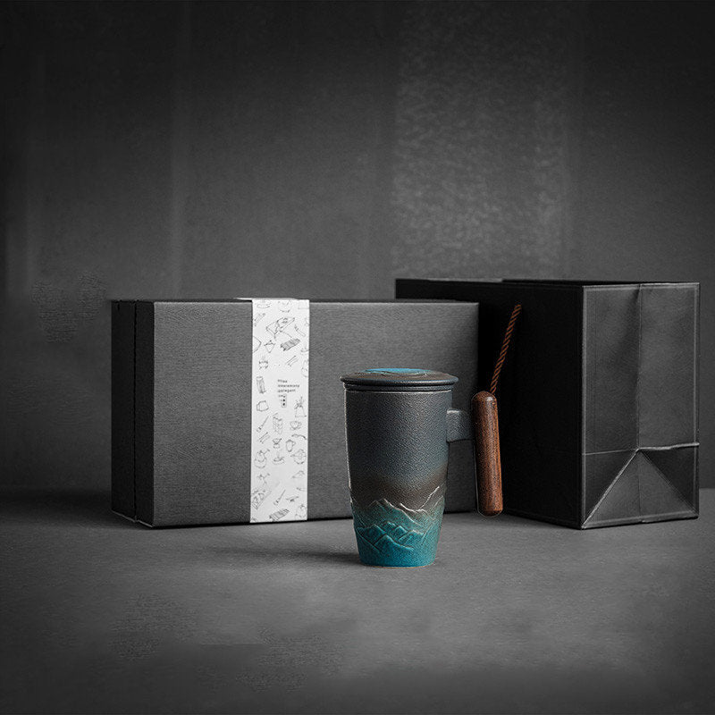 Stor Håndmalet Keramisk Tekrus med Låg - Bjergdesign