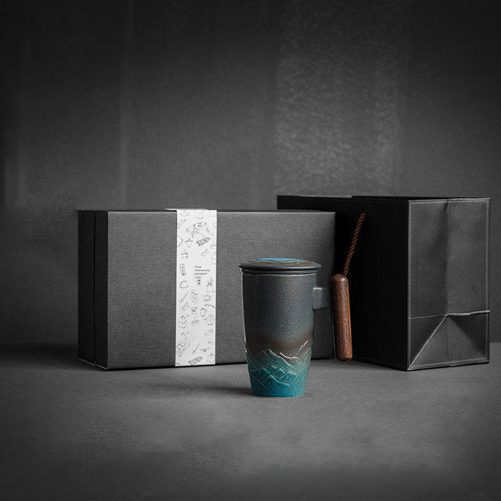 Stor Håndmalet Keramisk Tekop med Låg - Bjergdesign