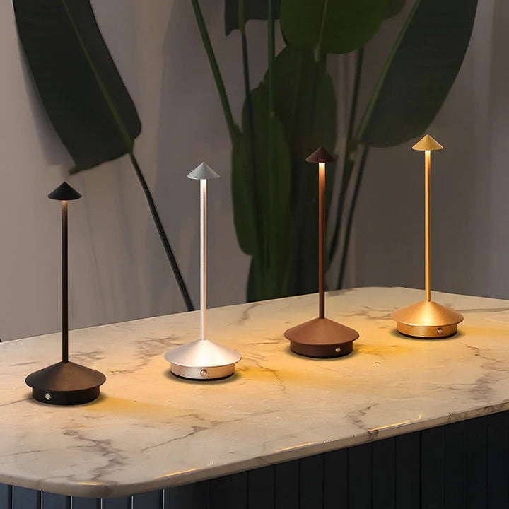 Trådløs LED Bordlampe med Touch Dæmpning og Genopladeligt Batteri