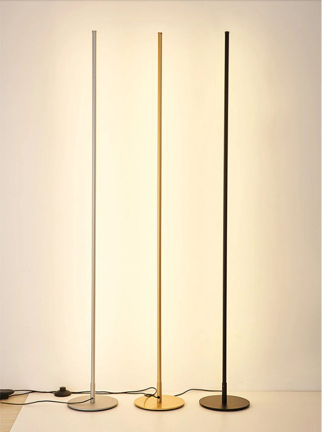 Minimalistisk LED Gulvlampe i Aluminium med Blød Belysning