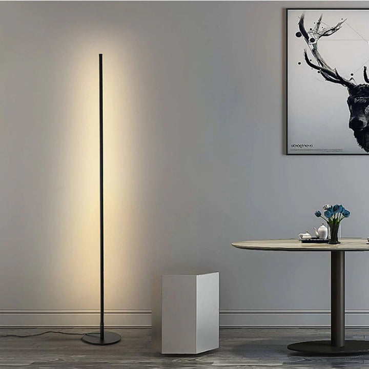 Minimalistisk LED Gulvlampe i Aluminium med Blød Belysning