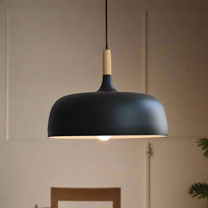 Moderne Miljøvenlig Pendellampe i Genanvendt Metal og Glas