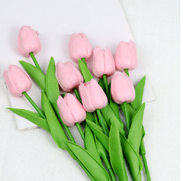 Livagtig Faux Tulipan Bouquet i Assorterede Farver
