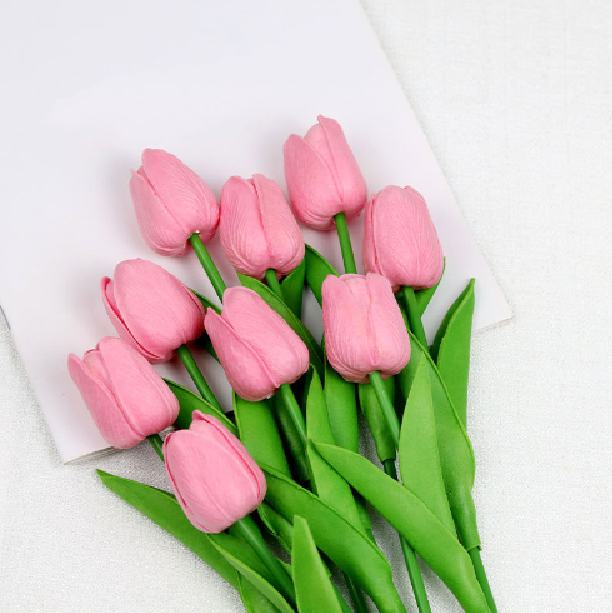 Livagtig Faux Tulipan Bouquet i Assorterede Farver