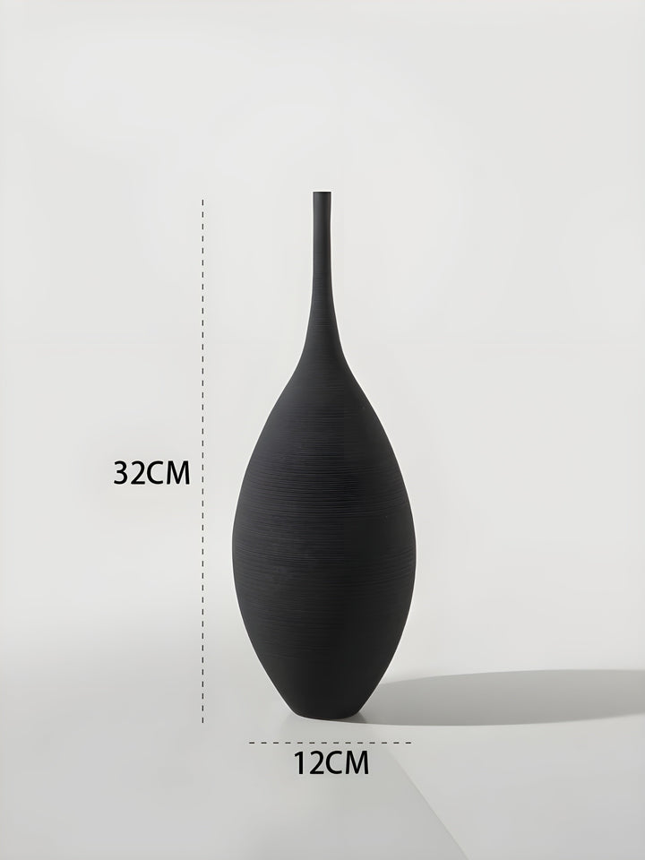 Minimalistisk Håndlavet Keramisk Vase i Sort-hvidt Design