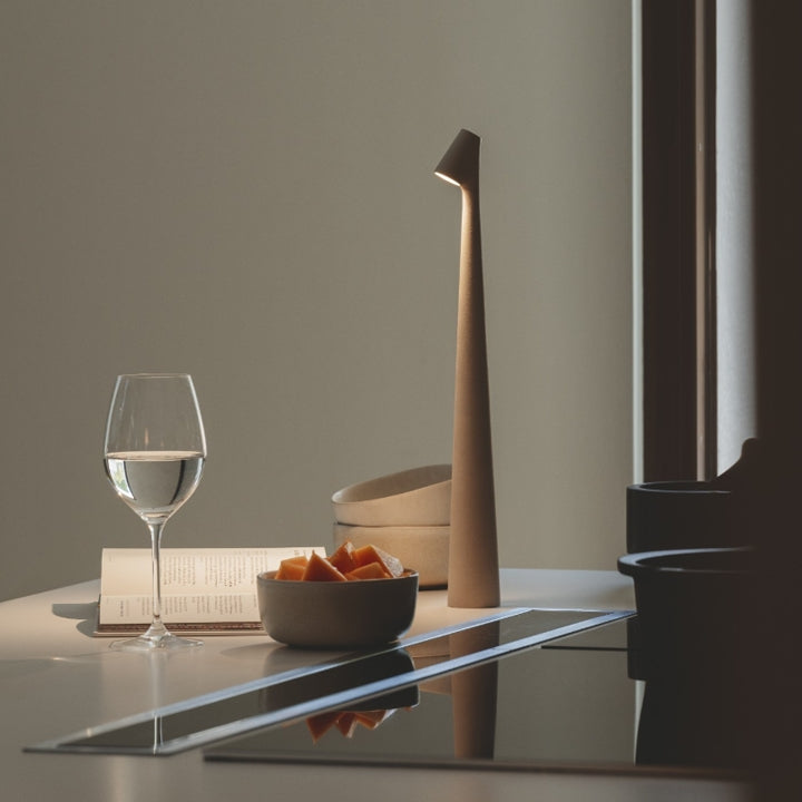 Justerbar Trådlampe i Aluminium med Dæmpning