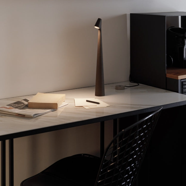 Justerbar Trådlampe i Aluminium med Dæmpning