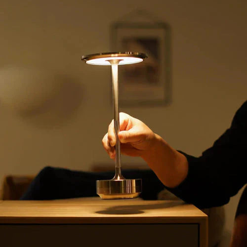 Trådløs Guld Metal LED Bordlampe med Justerbar Lysstyrke