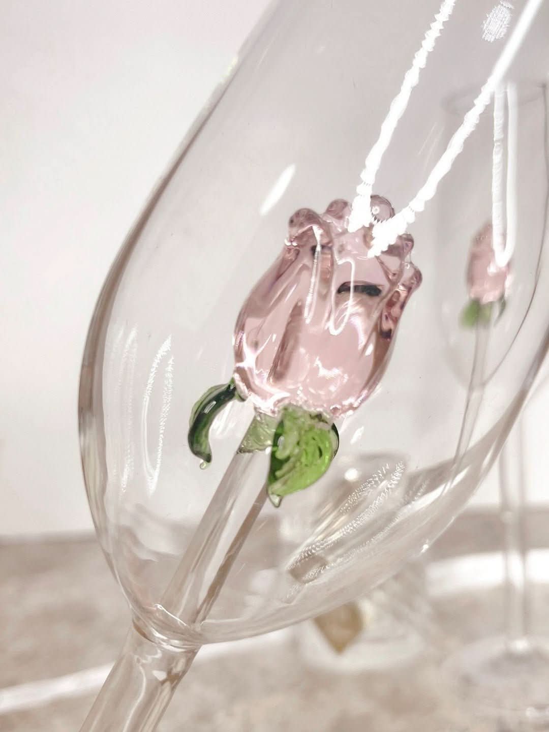 Håndlavede Champagneglas med Rosedesign - Elegant Tulipanformet Glas