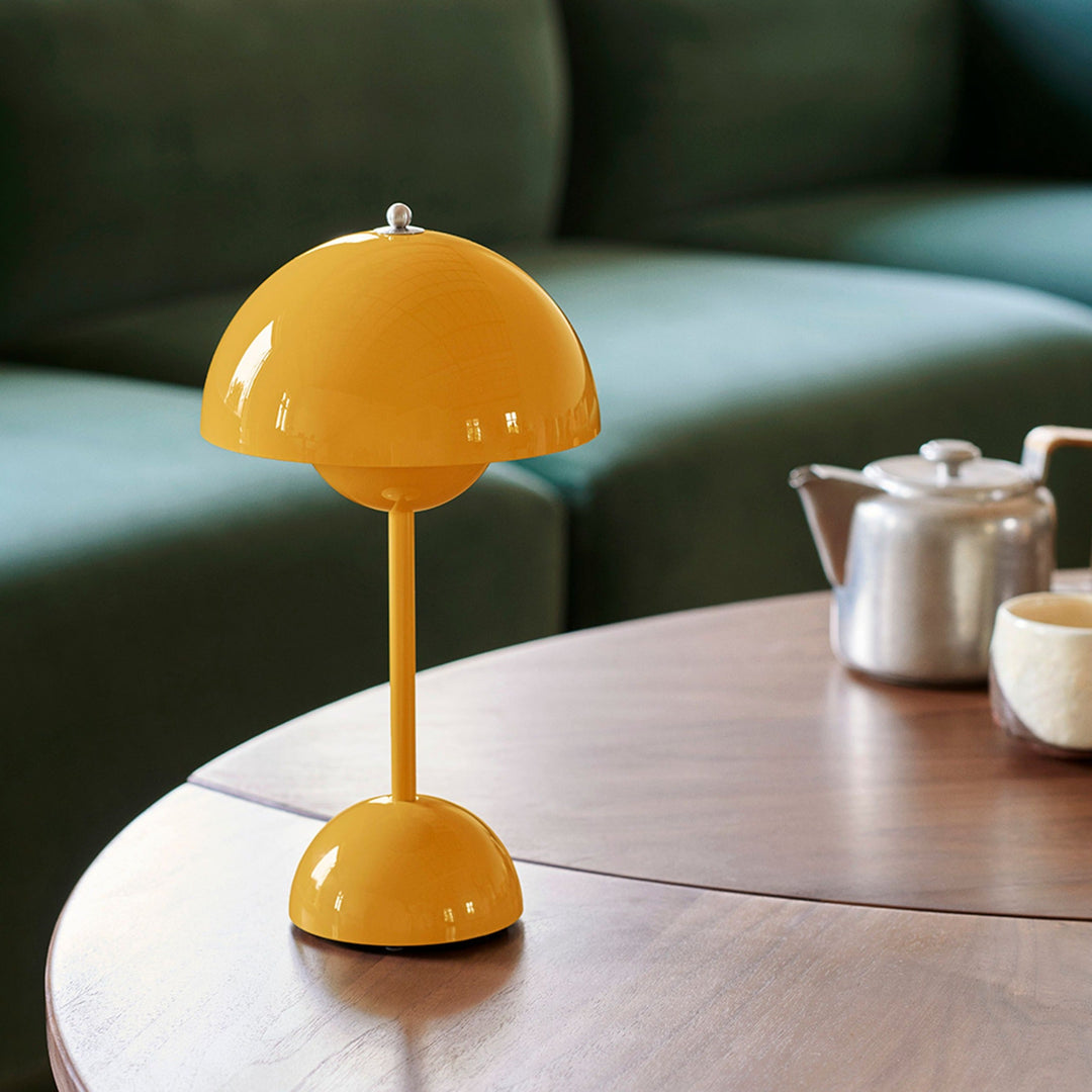 Dæmpbar Trådløs LED Bordlampe med 1960'er Design