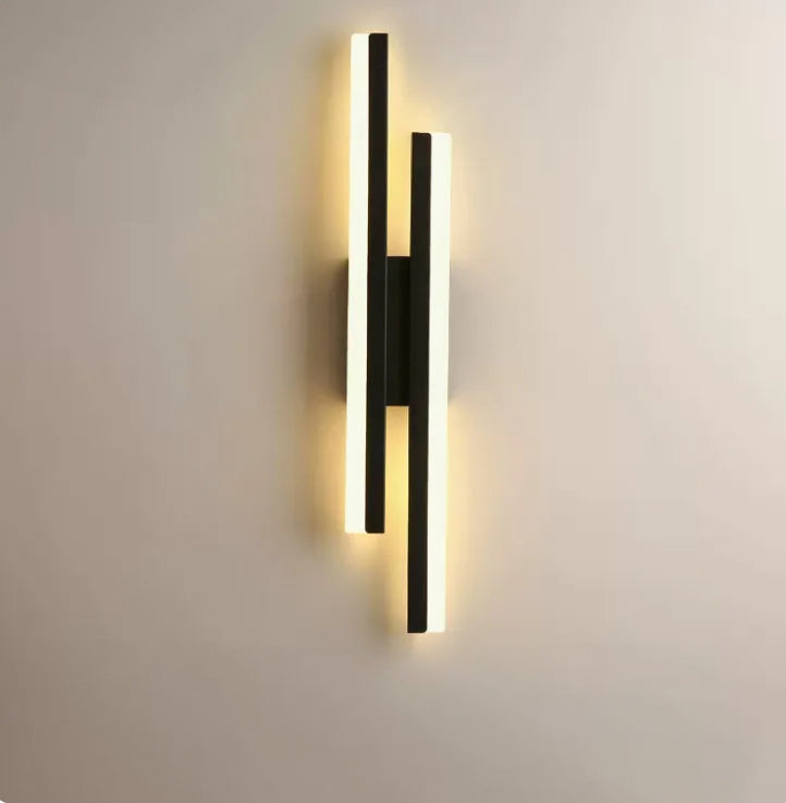 Elegant LED Væglampe i Akryl og Metal
