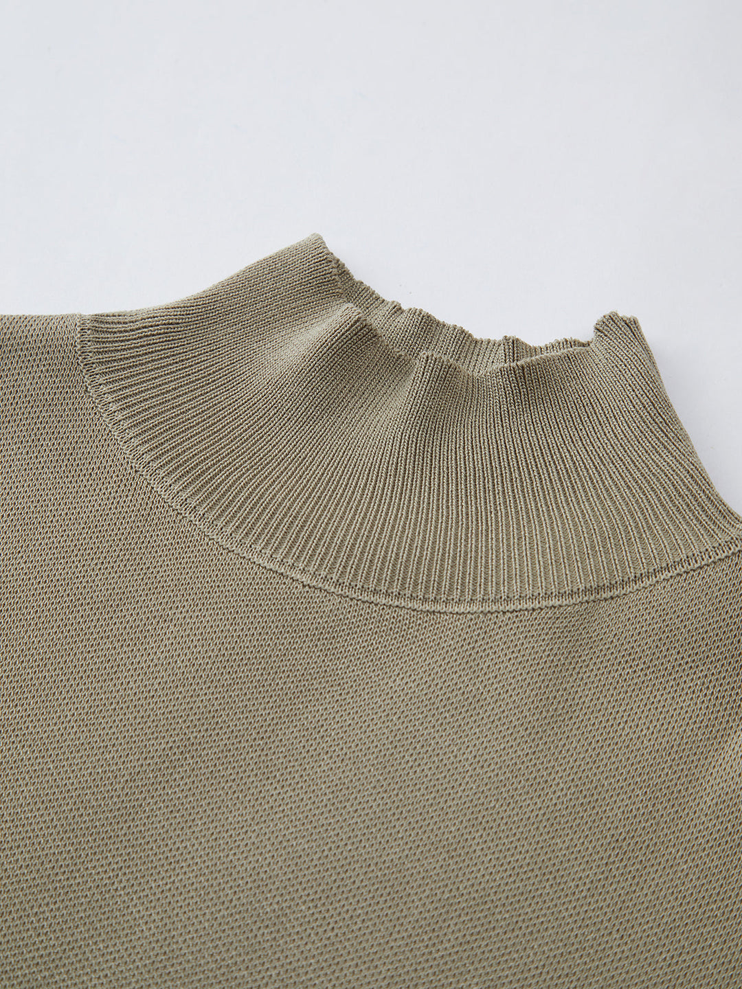 Noira | Kvinders ærmeløs mock neck top med polstrede skuldre